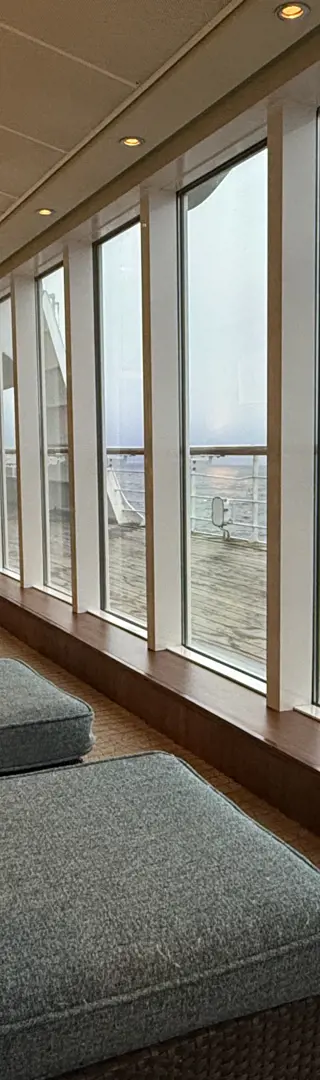 Entspannung im Spa mit Blick aufs Meer